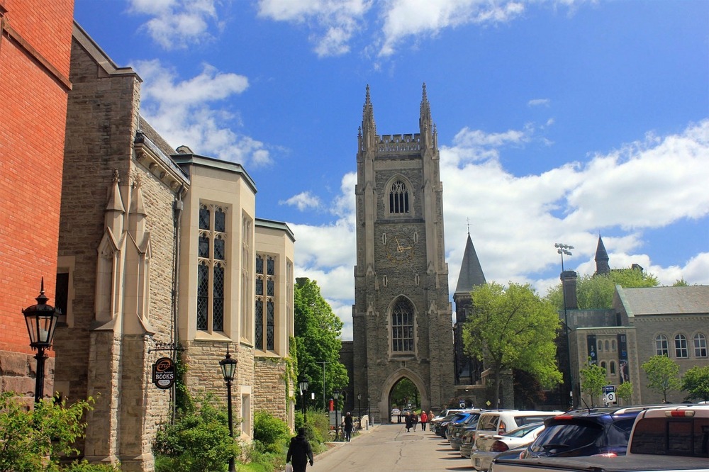 Photograph of the Soldiers Tower at the University of Toronto in the province of Ontario, Canada.